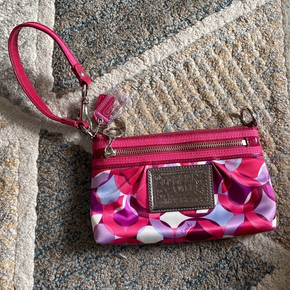 New never used Coach wristlet - Picture 2 of 4